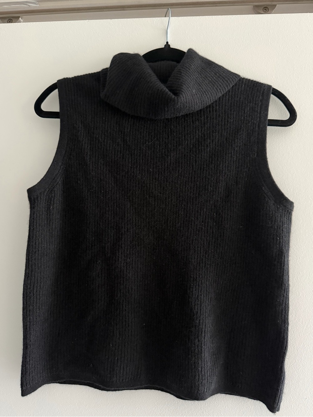 NWT Chelsea & Theodore 100% Cashmere Sleeveless Cowl Neck Sweater Black (S/P)